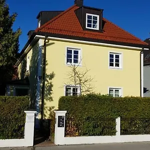 Helle Und Ruhige Dachgeschosswohnung Apartamento